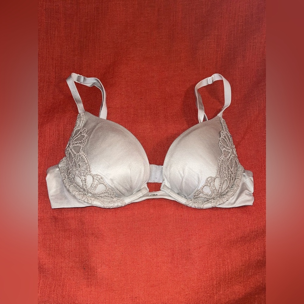 Victoria Secret Plunge underwire Bra 32B